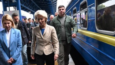 Урсула фон дер Лайен отново е в Киев