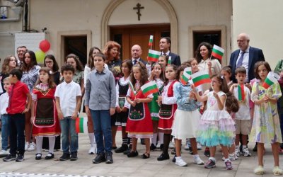 Вицепрезидентът Илияна Йотова откри новата учебна година в Българското неделно