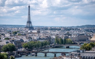 Париж ще изключва светлините на Айфеловата кула един час по рано