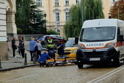 Шофьор помете две жени в центъра на София