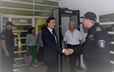 Министърът на правосъдието Крум Зарков инспектира килиите в зоните за