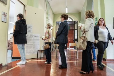 Италианците гласуват За пръв път от 100 години парламентарните избори