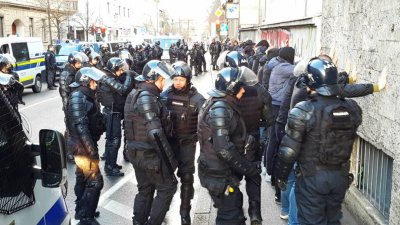 Полицията в Словения спря повече от 100 души които се