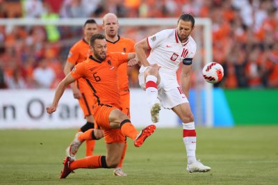 Нидерландия победи Полша с 2 0 като гост в мач от