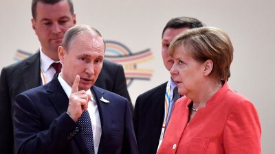 Бившият германски канцлер Ангела Меркел смята че заплахите на Путин че може