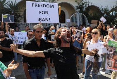 Най-малко 76 са жертвите от началото на протестите в Иран