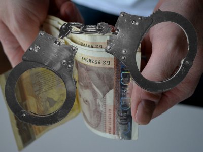 Задържаха обвиняем за получаване на кредити чрез неверни данни и за пране на пари