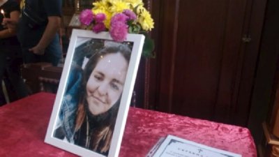 Стотици дойдоха на опелото на 22-годишната Светомира Станчева, която загина