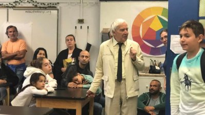 Златния учител на България влезе в наше школо в Ню Йорк