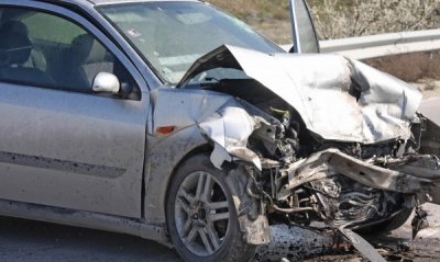 Челен удар между два леки автомобила затвори временно пътя Велико