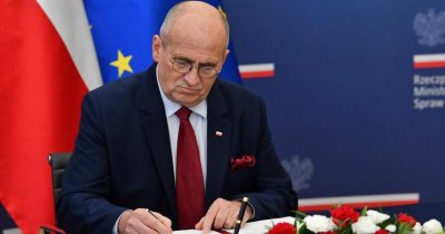 Полският министър на външните работи Збигнев Рау е подписал дипломатическа