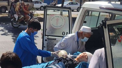 Трима загинаха при взрив в джамия в Кабул