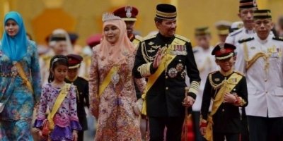 Султанът на Бруней защити екзекуциите на гейове: Вярвайте повече във Всевишния!