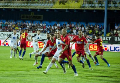 Кошмар на терена! Чорбаджийски дебютира с червен картон и загуба с 0:4 на Стяуа