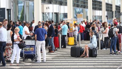 На летището в Мюнхен отмениха 130 полета заради нарушител