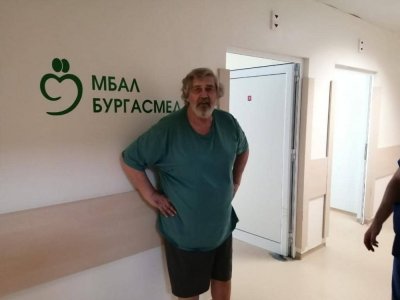 Стефан Данаилов вече ходи (снимка от болницата)