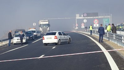 Катастрофа затруднява движението по автомагистрала "Струма"