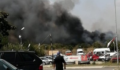 Голям пожар гори във Варна