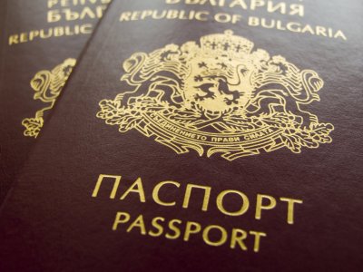 Докато издаването на български паспорти на граждани на Северна Македония