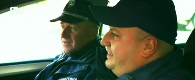 Полицаи от Бобов дол спасиха две малки деца от падане от 7 ия