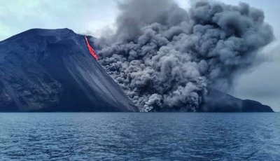 Изригване на вулкан разтърси италианско крайбрежие Вулканът на италианския остров