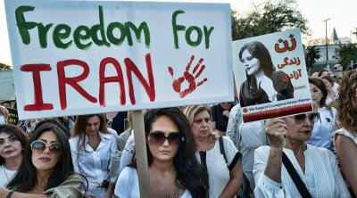 Петима френски граждани задържани в Иран