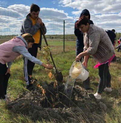 300 дръвчета засадиха в българското село Петровск Тарутинска община Болградски