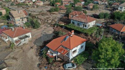 Бедстващите карловски села остават без дърва и вода 