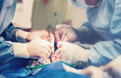 Лекари в Мадрид с първата успешна трансплантация на черво