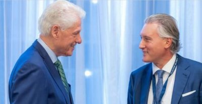 Кирил Домусчиев се прегърна с Бил Клинтън (СНИМКИ)