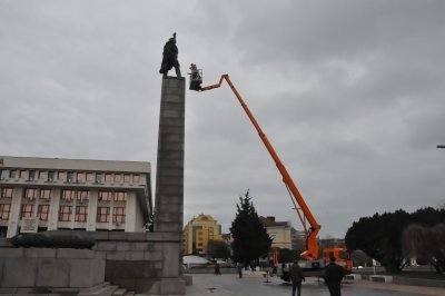 Вечната тема – да бъде ли премахнат паметникът на Съветската