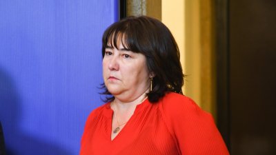 Новите депутати викат служебната финансова министърка Росица Велкова в НС
