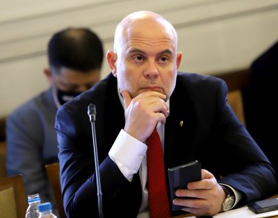 Главният прокурор с 240 писма до депутатите