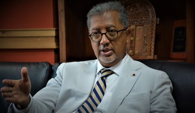 Външният министър на Мадагаскар Ричард Рандриамандрато беше уволнен с президентски