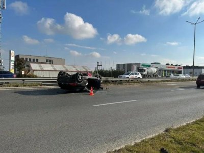 Кола се обърна по таван в София Тежката катастрофа е