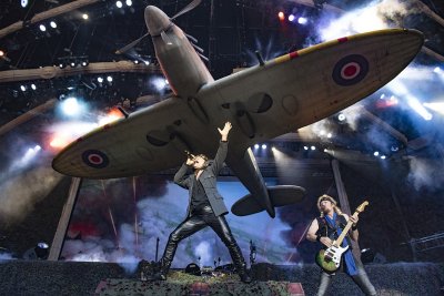Бойният самолетът Spitfire който Iron Maiden използват на концертите от