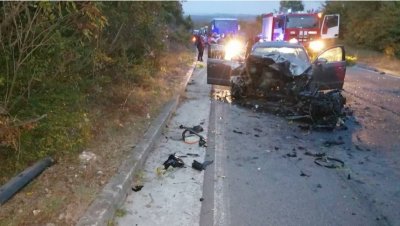 Трима пострадали при катастрофа между кола и бус с турска