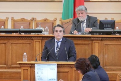 В петък сложихме една фасада с договорки отпред и отзад