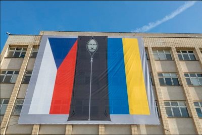В Чехия окачиха плакат на Путин като труп
