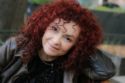 Актрисата Деляна Хаджиянкова кани зрителите на романтичен танц под звуците