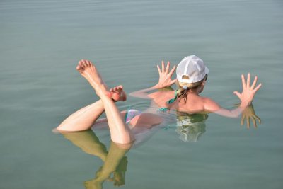 Едно от най изумителните места по света Мъртво море непрестанно провокира