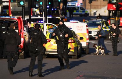 Двама убити при стрелба в Лондон