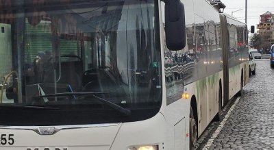 Дрогиран шофьор засече градски автобус във Варна, шестима пострадаха