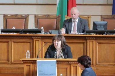 Изслушват министъра на финансите (НА ЖИВО)