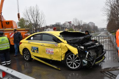 Пияна шофьорка на камион удари такси в Нова Загора Случаят