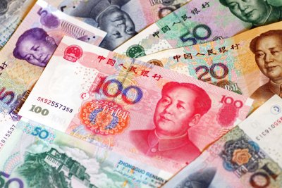 Китайският юан падна до най-ниското си ниво от 15 години