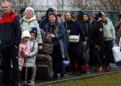 Украйна призова гражданите да не се връщат от чужбина до пролетта