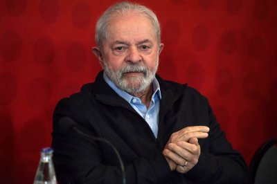 Левият кандидат за президент на Бразилия Лула да Силва все така