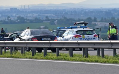 Верижна катастрофа между тир, микробус и кола край Пазарджик, има ранени