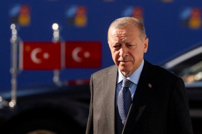 Ердоган предлага референдум за носенето на ислямски забрадки